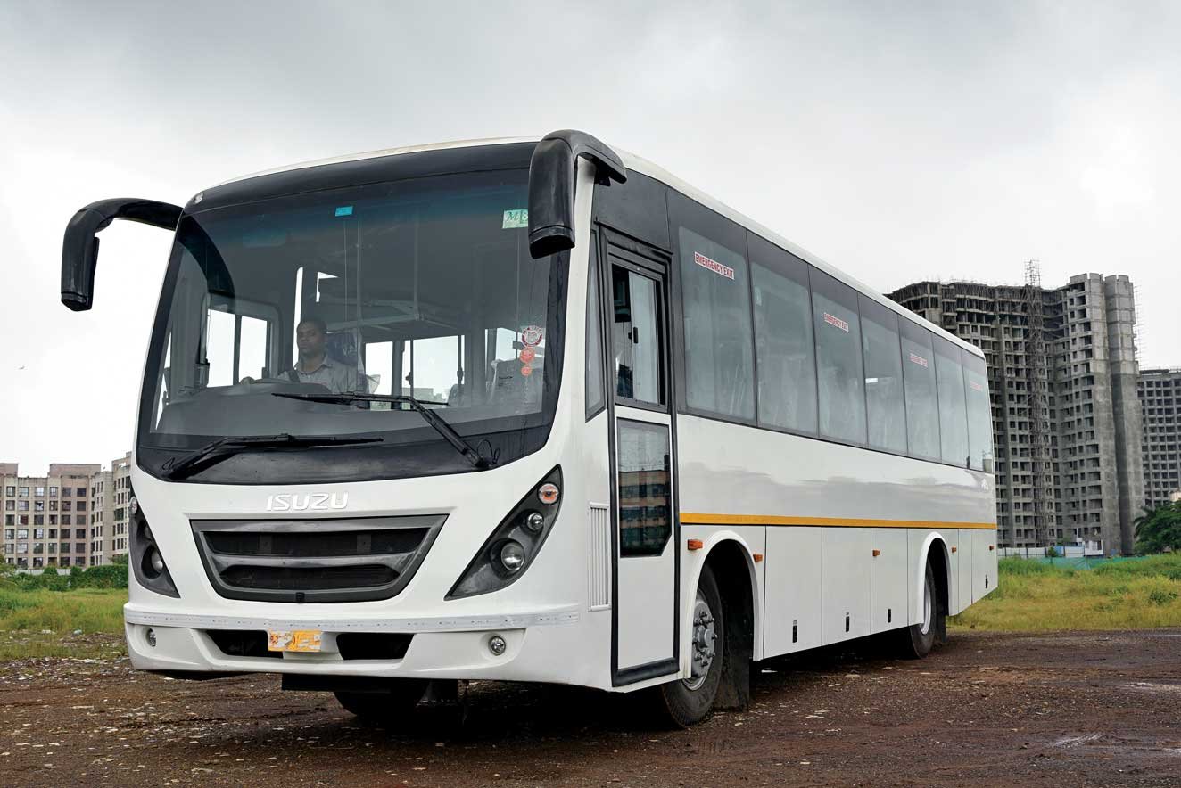 Isuzu FR 1318, the premium coach